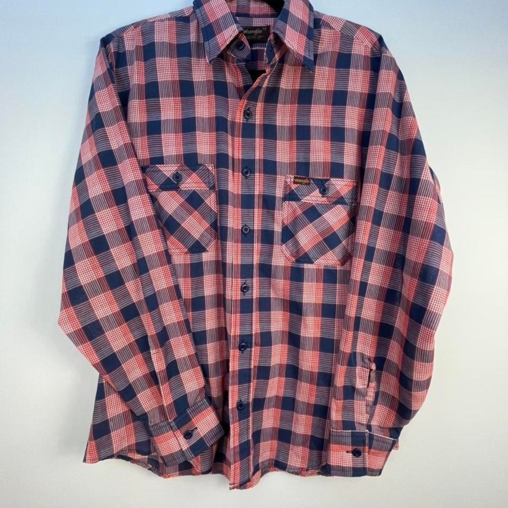 Wrangler lightweight cotton Medium button up shirt. patriotic colors.